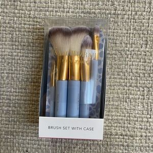 Isaac Mizrahi Brush Set with case